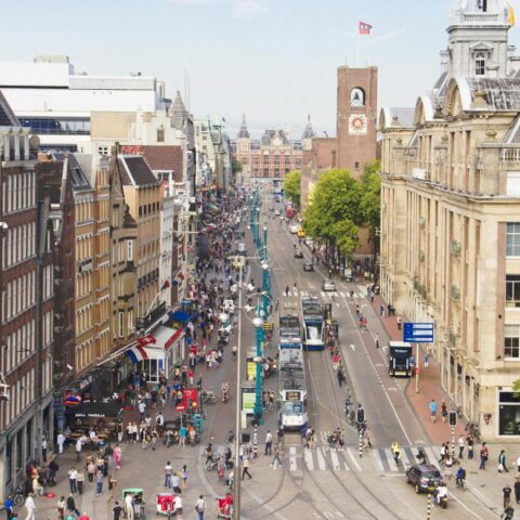 Vertrouwen van inwoners van Nederland in anderen daalt, vooral onder laagopgeleiden