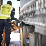 Vijf Vietnamezen gevonden in caravan bij veerbootterminal in Hoek van Holland; twee Britten gearresteerd