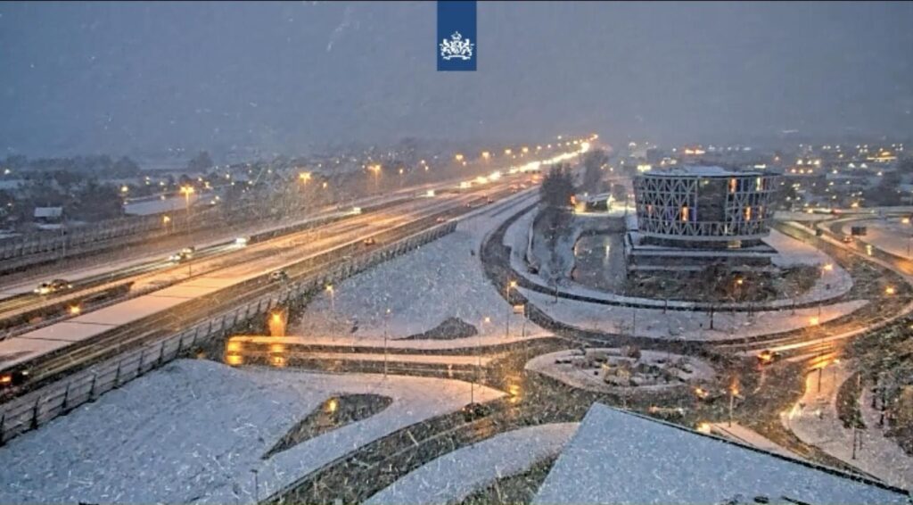 Vijftien februari: wegen in Nederland blijven verraderlijk door sneeuw en ijs
