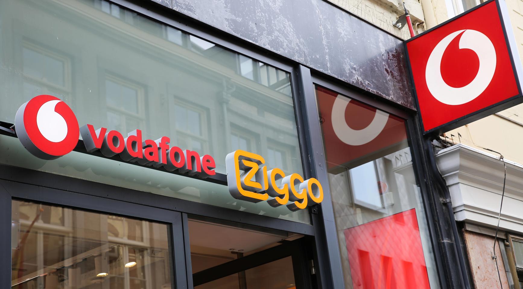 Vodafone verkoopt 50% van Nederlandse VodafoneZiggo aan Amerikaanse partner voor €1 miljard, plant beursgang in Amsterdam