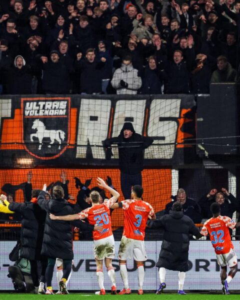 Volendam verrast PSV met late winnaar en bezorgt leiders tweede nederlaag van het seizoen