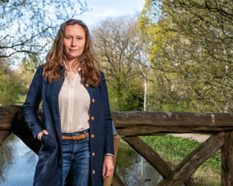 Wethouder Pels blokkeert samenwerking met particuliere verhuurders, Amsterdamse woningnood verergert