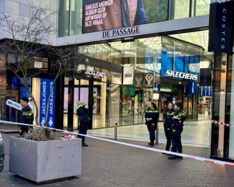 Winkelpassage in Den Haag ontruimd na meldingen van vreemde lucht
