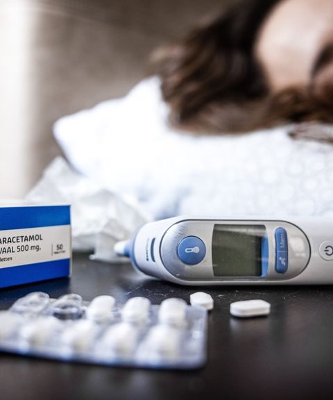 Ziekenhuizen stellen operaties uit door griep; minister roept carnavalvierders met verkoudheid op om thuis te blijven