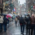 Zompige, ongebruikelijke milde zondag kondigt warmere week aan in Nederland