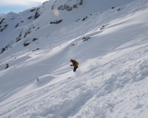 Zware verwondingen voor Nederlandse skiërs bij aparte ongevallen in Oostenrijk te midden van lawinedreiging