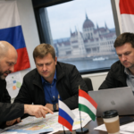 Kremlin zendt politieke technologen naar Hongarije voor cruciale verkiezingssteun aan Orbán