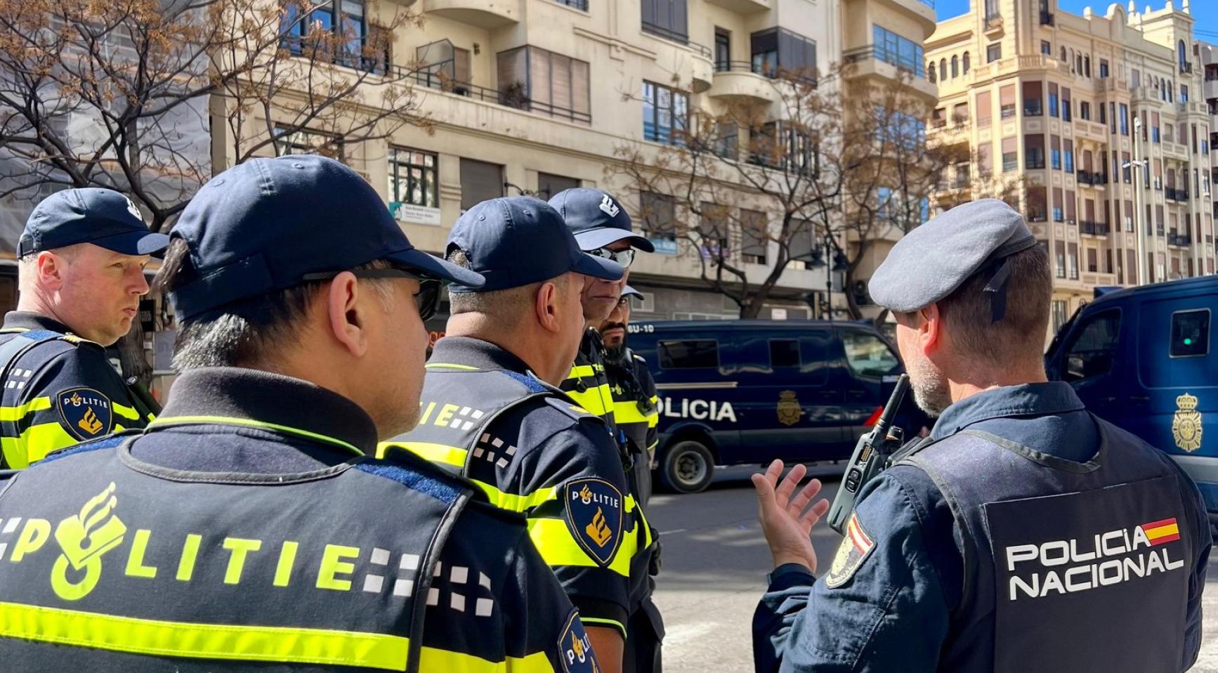 17 Nederlanders gearresteerd in Valencia voor vuurwerkbommen tijdens Fallas-festival