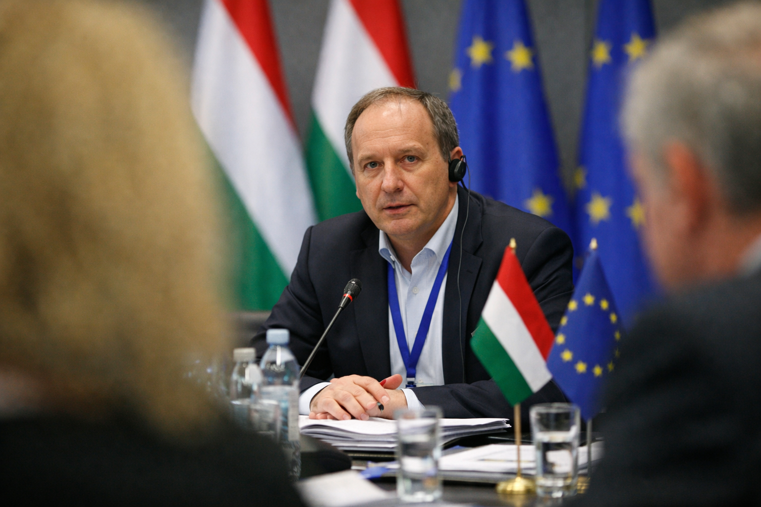 Ex-Poetin-tolk leidt OVSE-waarnemingsmissie Hongaarse verkiezingen, banden met Kremlin zorgen voor controverse