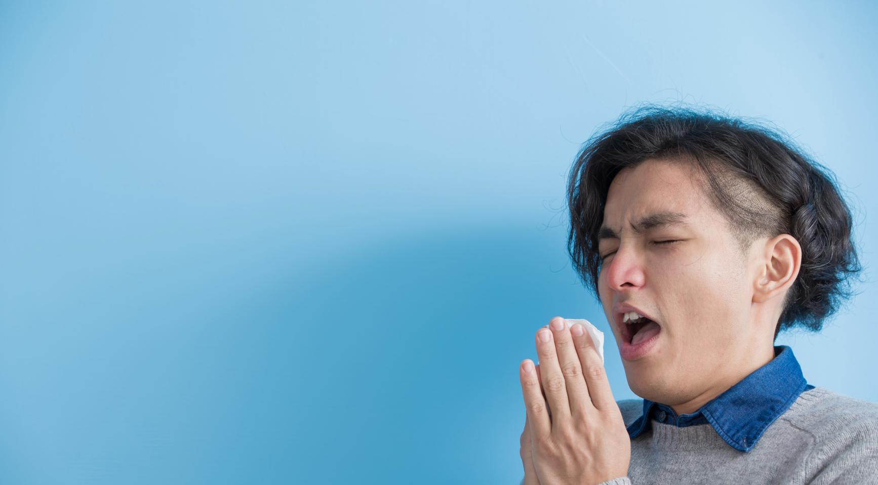 Aantal klachten over hooikoorts stijgt door vroeg pollen seizoen, veel mensen naar de dokter