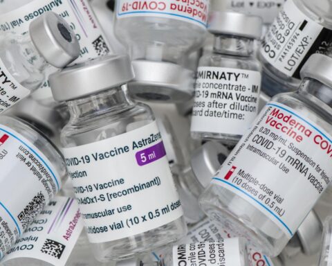 Advies van de Gezondheidsraad: verhoging leeftijd voor coronabooster naar 70 jaar