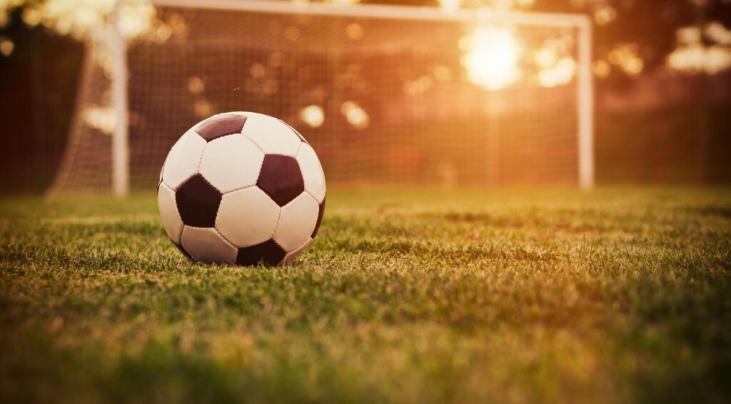 Amsterdam beëindigt samenwerking met jeugdzorgorganisatie die fondsen naar amateurvoetbalclub leidde