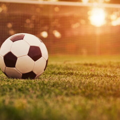 Amsterdam beëindigt samenwerking met jeugdzorgorganisatie die fondsen naar amateurvoetbalclub leidde