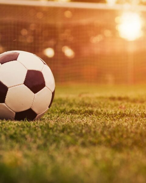 Amsterdam beëindigt samenwerking met jeugdzorgorganisatie die fondsen naar amateurvoetbalclub leidde