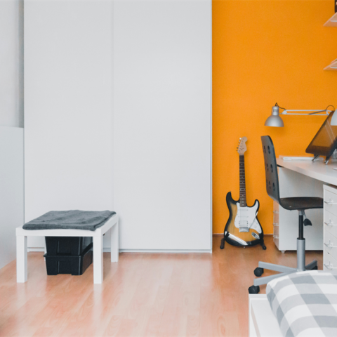 Amsterdam neemt maatregelen tegen beheerder studentenwoningen HiCondo wegens schending verhuurregels