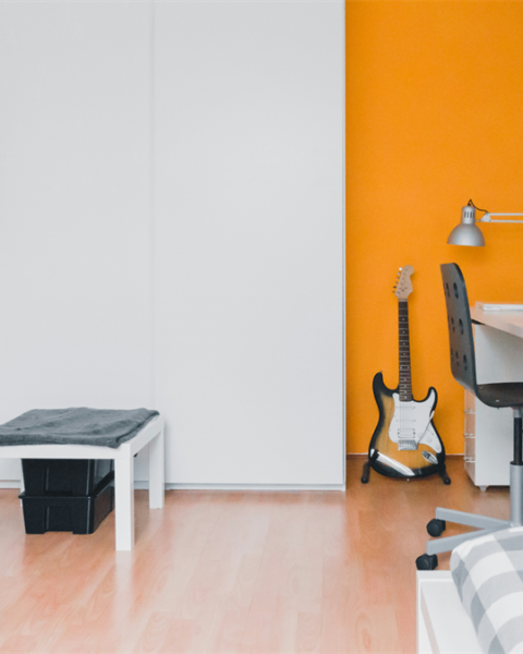 Amsterdam neemt maatregelen tegen beheerder studentenwoningen HiCondo wegens schending verhuurregels