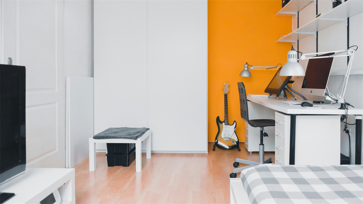 Amsterdam neemt maatregelen tegen beheerder studentenwoningen HiCondo wegens schending verhuurregels