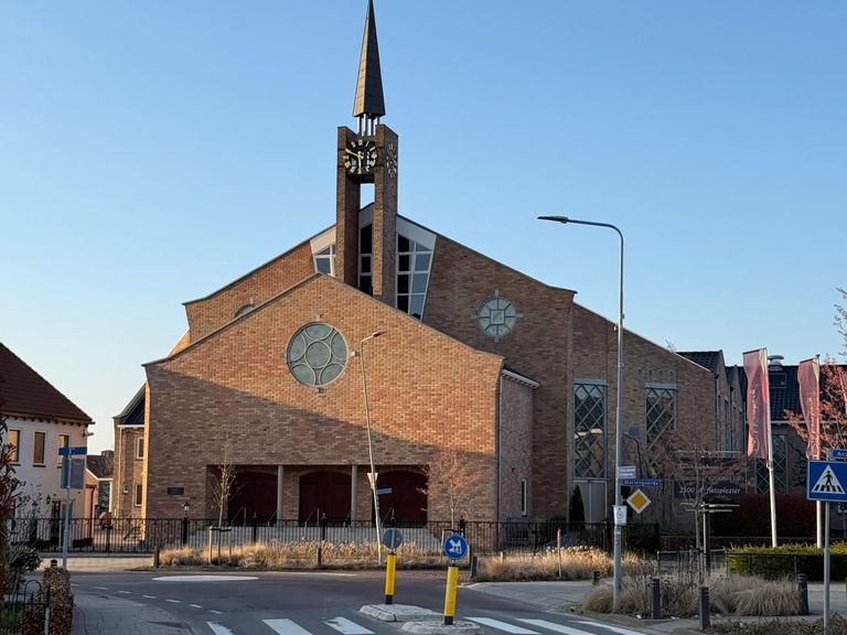 Architect Wouter van Beijnum (79) overleden, bekend om iconische kerkgebouwen in Nederland