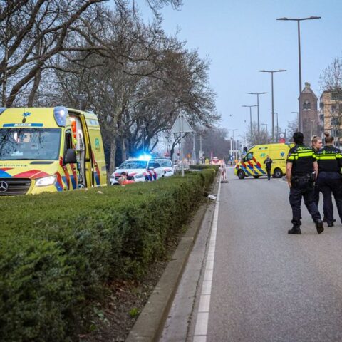 Automobilist rijdt opzettelijk drie verkeersregelaars aan bij ruzie in Rotterdam