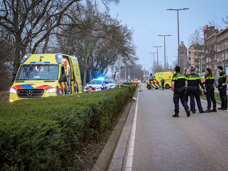 Automobilist rijdt opzettelijk drie verkeersregelaars aan bij ruzie in Rotterdam