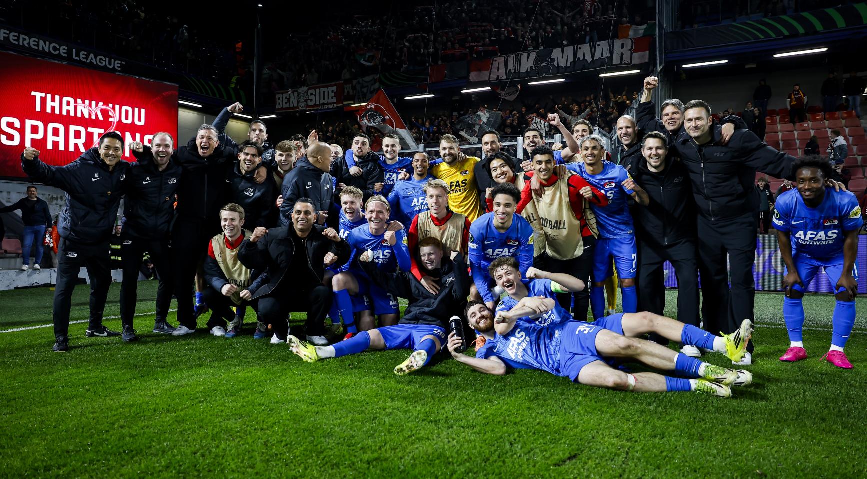 AZ Alkmaar verslaat Sparta Praag met 4-0 en plaatst zich voor kwartfinales Conference League