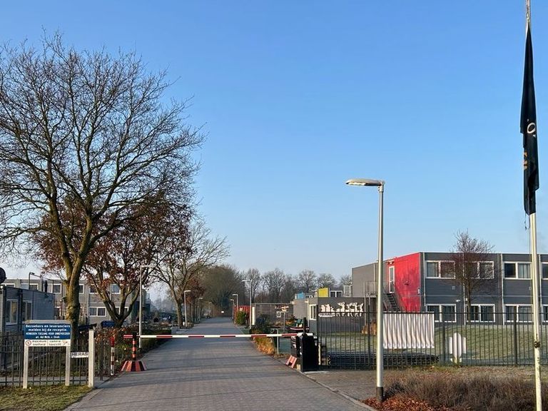 Azc Hardenberg blijft open, COA krijgt vanaf woensdag dwangsom van 55.000 euro per dag