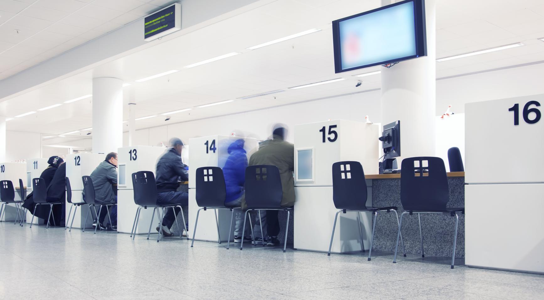 Belastingdienst en DUO beperkt bereikbaar door staking ambtenaren voor loonsverhoging