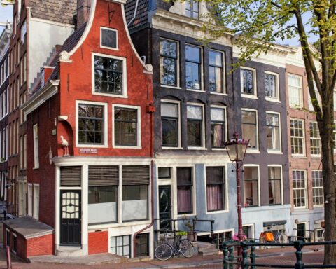 Bewoners in de regio Amsterdam besteden steeds grotere delen van hun inkomen aan woonkosten