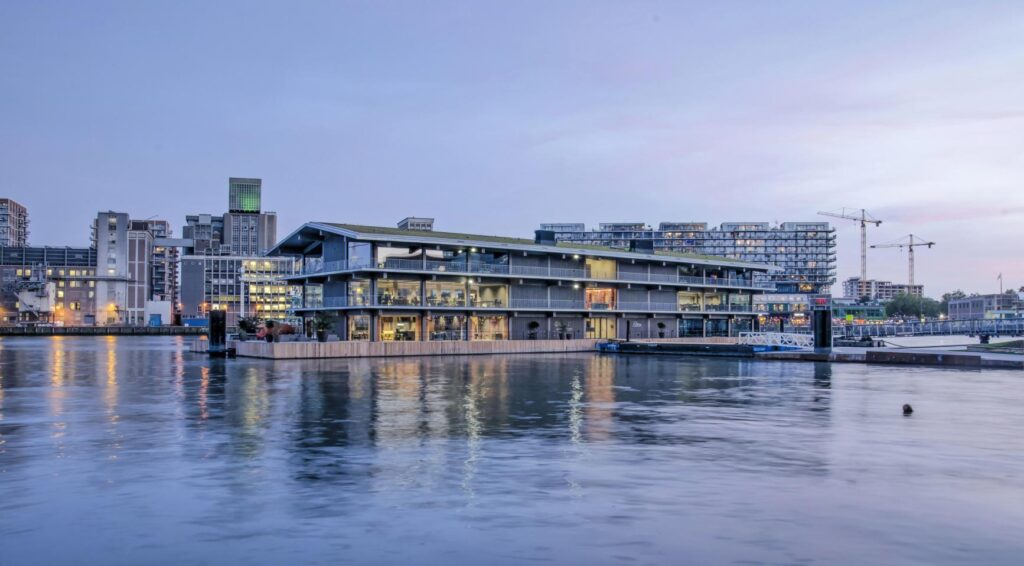 Bijna een derde van de werknemers staat op het punt om ontslagen te worden doordat klimaatcentrum in Rotterdam faillissement riskeert