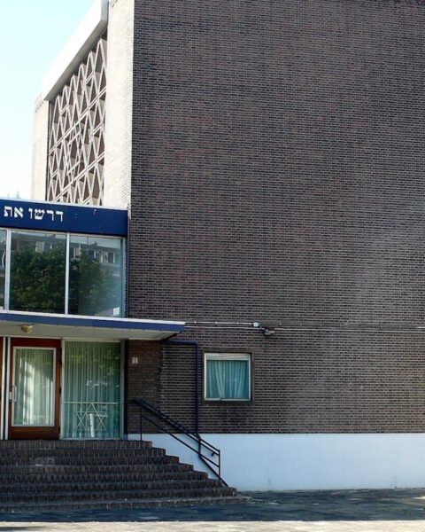 Brandstichting bij synagoge in Rotterdam; politie start onderzoek