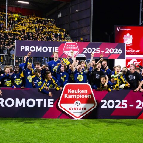 Cambuur verzekert promotie naar de Eredivisie met 4-2 zege op Emmen