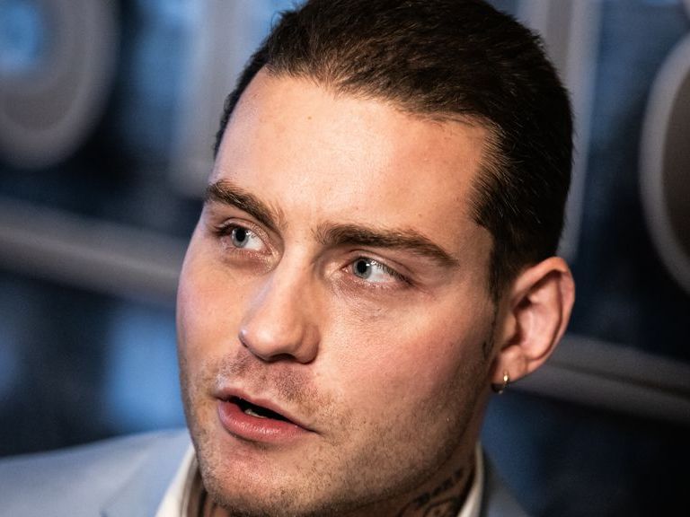 Celstraf van 10 maanden voor Amsterdammer die Douwe Bob bedreigde