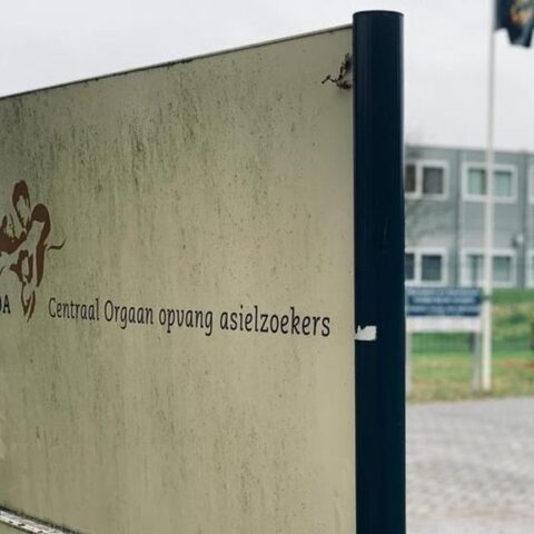 Centraal orgaan opvang asielzoekers kan bewoners azc Hardenberg niet tijdig verplaatsen