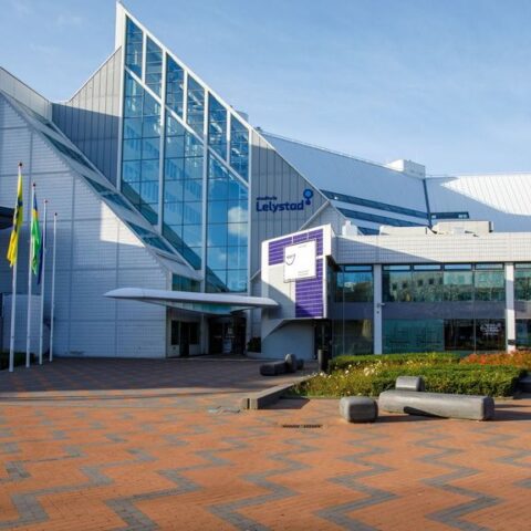 Conflict over jeugdzorg in Lelystad escaleert met blokkade van computers en schorsing directeur