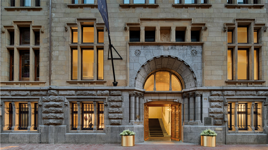 Corendon neemt exploitatie van Amsterdams W-hotel over na vertrek Palace Hotel