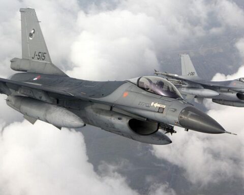 Defensieminister biedt excuses aan voor luchtaanval op Mosul in 2016 en biedt schadevergoeding aan gezinnen aan