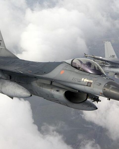 Defensieminister biedt excuses aan voor luchtaanval op Mosul in 2016 en biedt schadevergoeding aan gezinnen aan