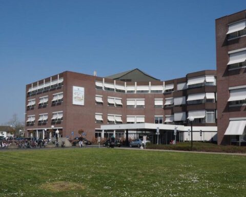 Detainees ontsnappen tijdens ziekenhuisbezoeken in Roermond en Utrecht; één nog voortvluchtig