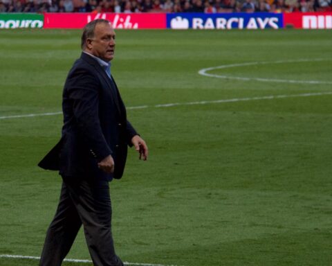 Dick Advocaat keert terug naar Feyenoord om Robin van Persie te adviseren