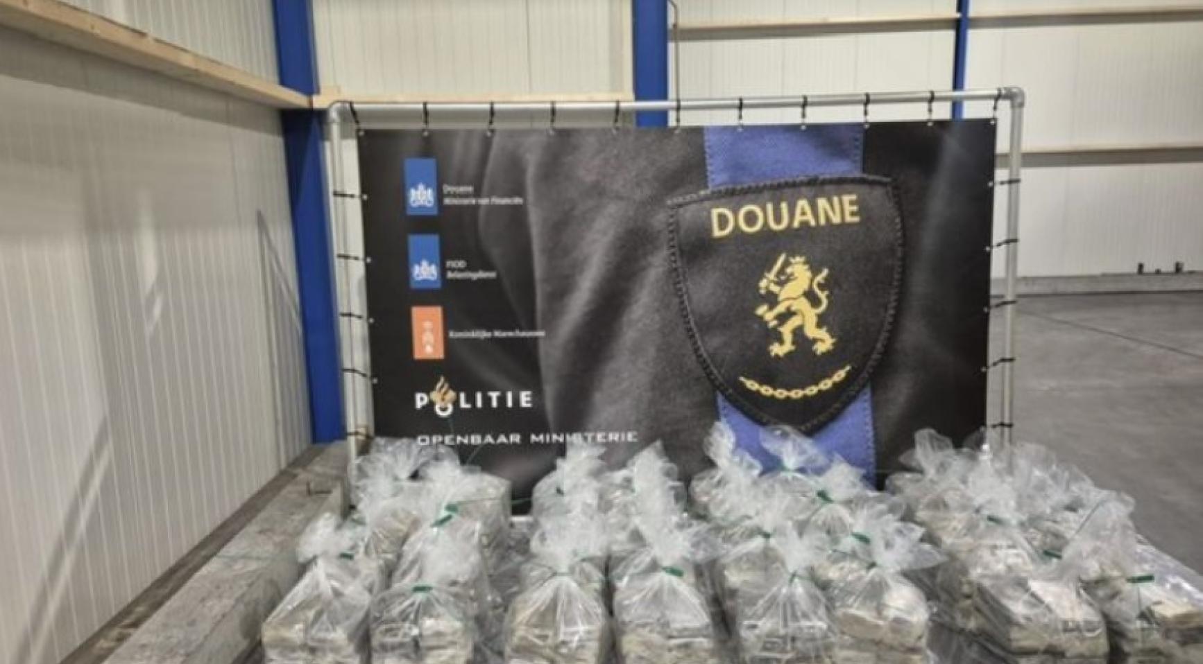 Douane in Nederland vangt 400 kilo cocaïne verstopt in bananen uit Ecuador
