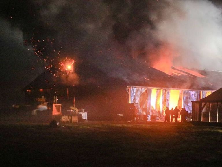 Duizend geiten omgekomen bij grote stalbrand in Epe