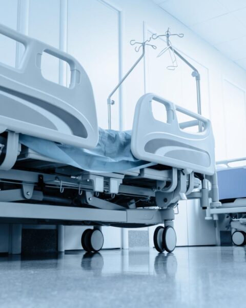 Een gewonde bij appartementenbrand in Voorburg, politie onderzoekt oorzaak