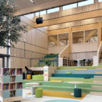 Eerste modulaire houten basisschool in Amsterdam geopend met innovatieve bouwmethode