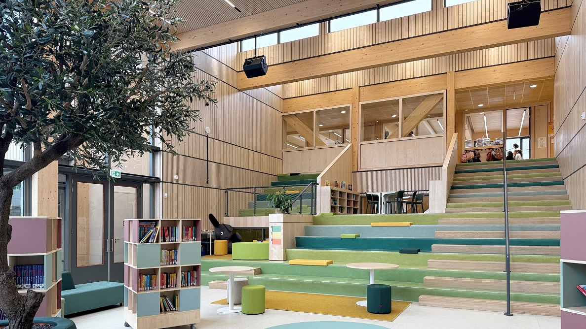 Eerste modulaire houten basisschool in Amsterdam geopend met innovatieve bouwmethode