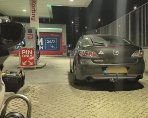 Eindhovenaar opnieuw betrapt op rijden zonder rijbewijs na 20 gezakte theorie-examens