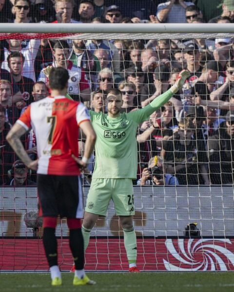 Feyenoord en Ajax spelen 1-1 gelijk terwijl PSV wacht op titelbevestiging