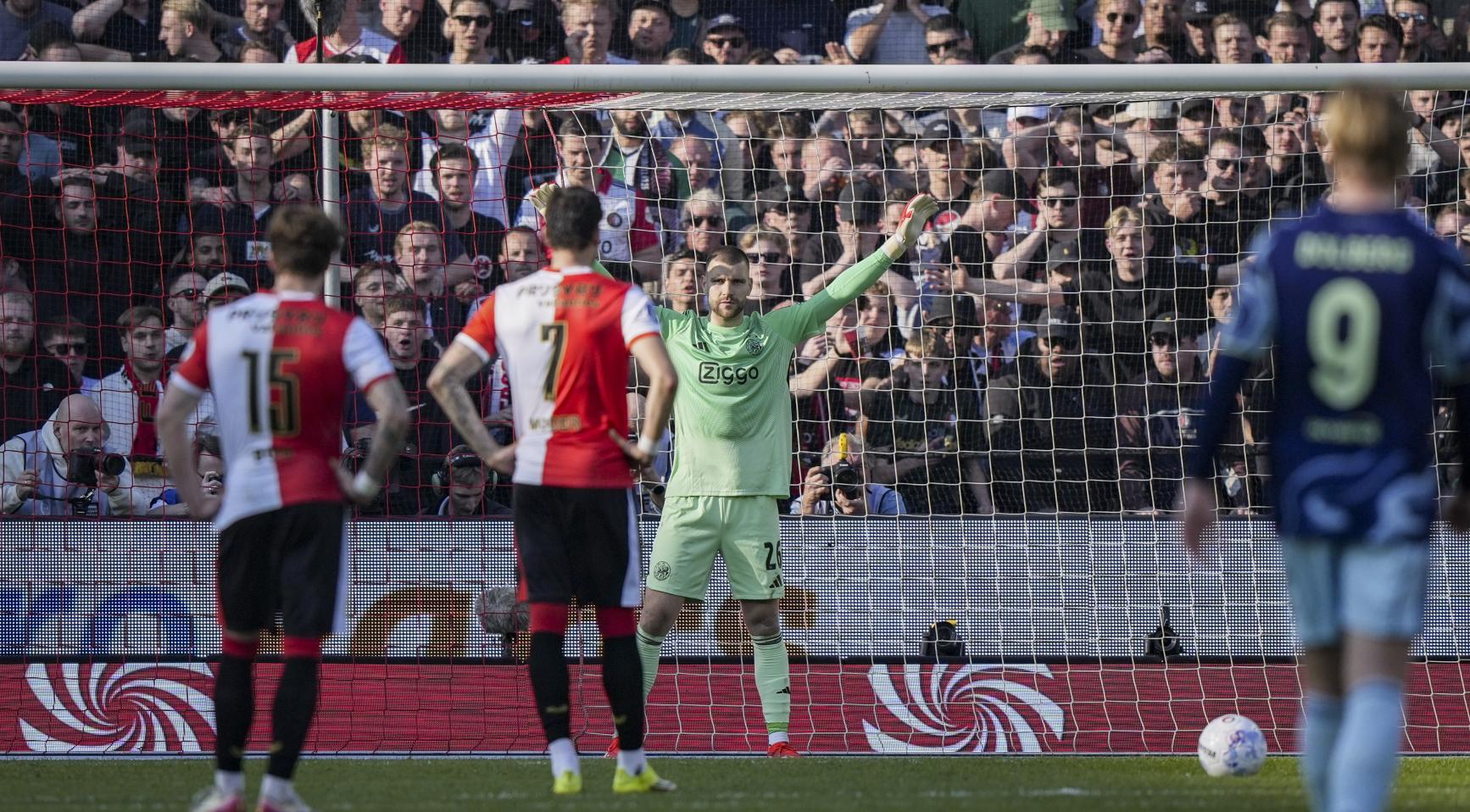 Feyenoord en Ajax spelen 1-1 gelijk terwijl PSV wacht op titelbevestiging