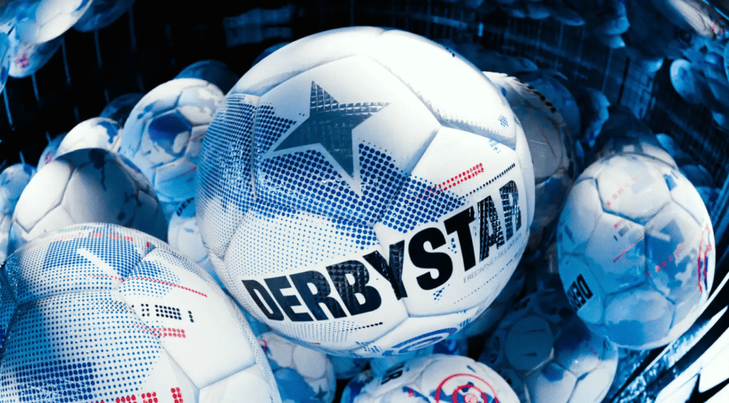 Feyenoord verliest kans op Ajax-gelijkspel; Twente sluit zich aan bij tweedeplaatsstrijd