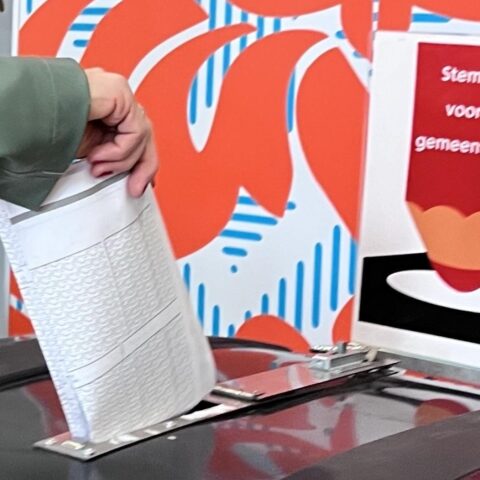 Geen hulp voor Alzheimer: Oud echtpaar geweigerd bij stembureau in Bruinisse