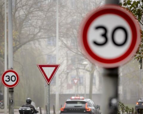 Gemeenten wijdverbreide frustratie over 30 km-wegen door moeilijkheden met boetes